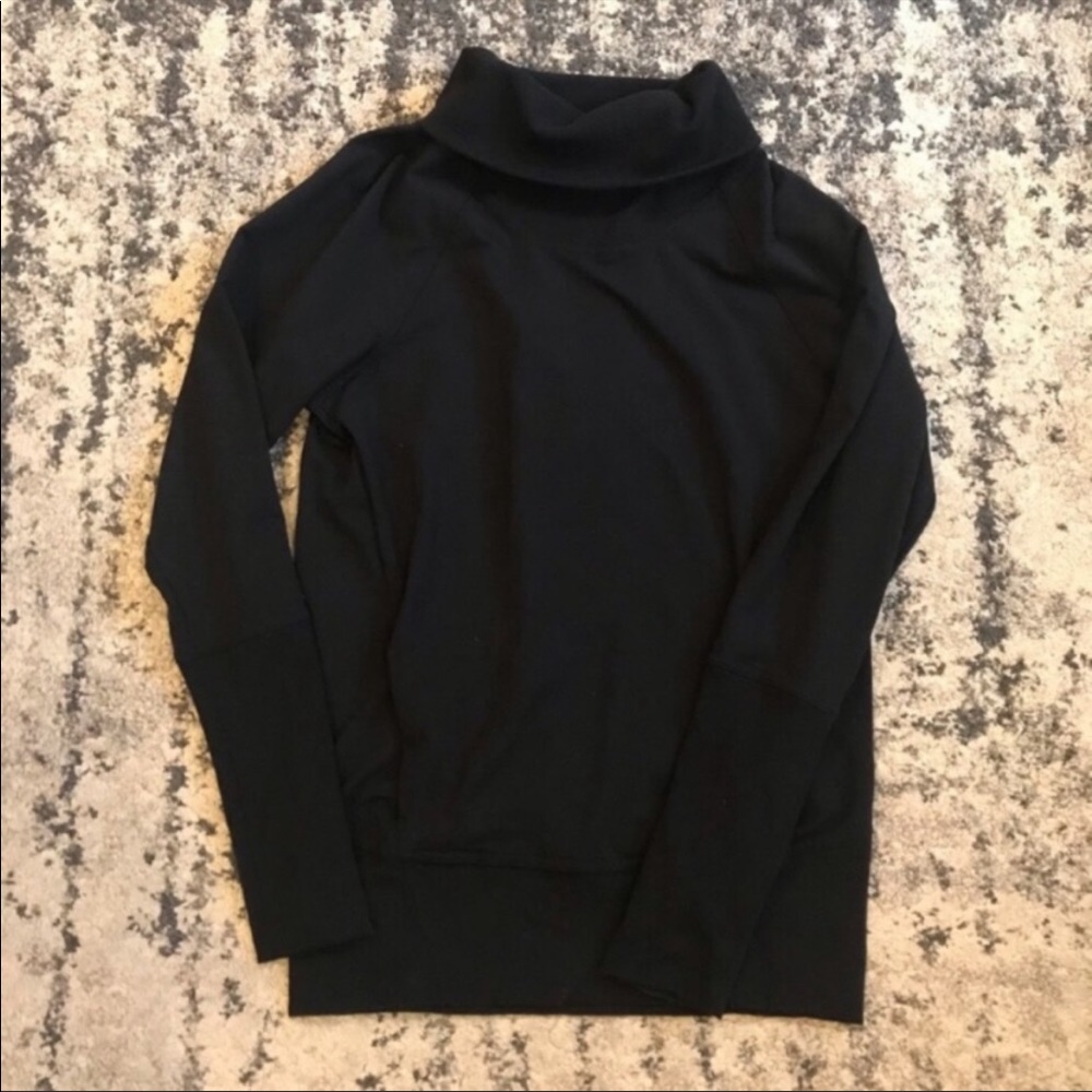 Like new Lululemon lightweight pullover top